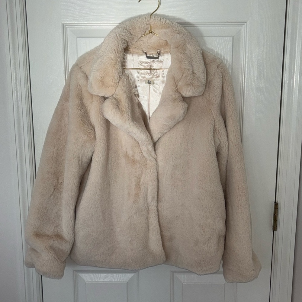 Faux fur coat by J2 Juniors cream SZ XL